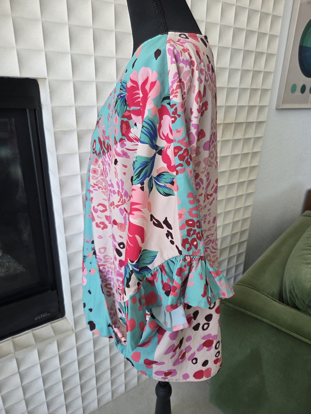 New Umgee Floral Animal Mixed Print Crossbody Wrap-Style Blouse Top NWT Large - Picture 5 of 8